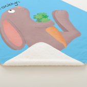 Cute bunny rabbit, zittend met wortelcartoon sherpa deken (3/4)
