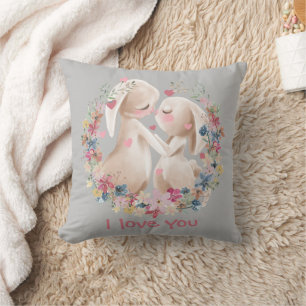Cute Bunny Rabbits in Love Floral Wreath Kussen
