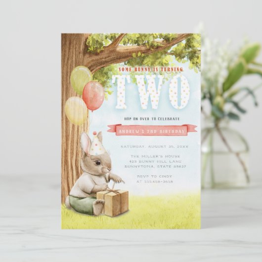 Cute Bunny Second Birthday Invitation Kaart (Staand voorkant)