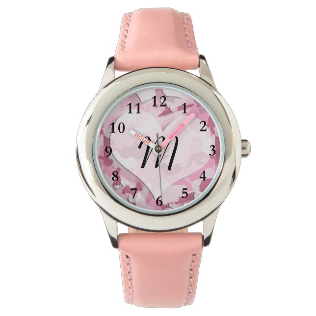 Cute Camo en Hearts Personalized Monogram Horloge (Voorkant)
