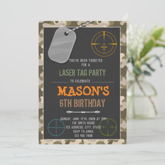 Cute camo laser label verjaardaguitnodiging kaart (Staand voorkant)