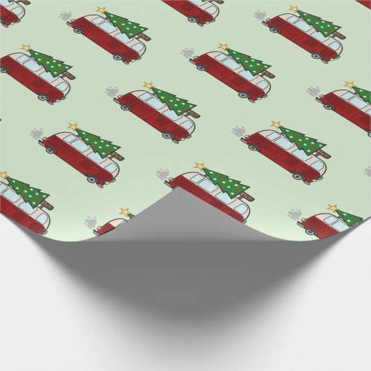 Cute Camper Hauling a Kerstmis Tree Cadeaupapier (Hoek)