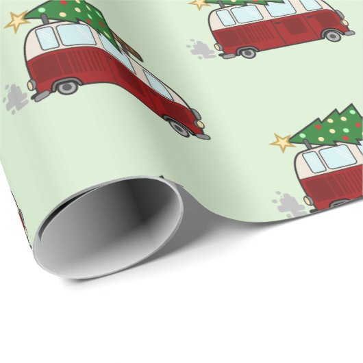 Cute Camper Hauling a Kerstmis Tree Cadeaupapier (Rol Hoek)