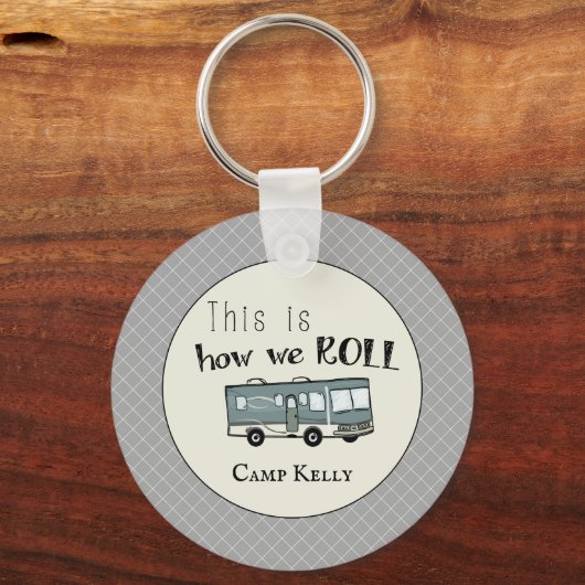 Cute Camping RV "Dit is hoe we werken", gepersonal Sleutelhanger (Voorkant)