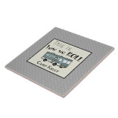 Cute Camping RV "Dit is hoe we werken", gepersonal Tegeltje (Zijkant)