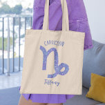 Cute Capricorn Astrology Sign Paars Gepersonalisee Tote Bag<br><div class="desc">Deze  paarse en lavendel Capricorn canvas tas kenmerkt je astrologische teken van de Zodiac in een prachtige glans zoals de constellaties. Pas dit schattige geschenk met jouw naam in prachtig krullend manuscript voor iemand met een late December of vroege verjaardag van Januari aan.</div>