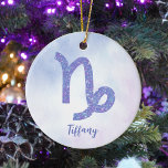 Cute Capricorn Astrology Sign Speciaal Paars Keramisch Ornament<br><div class="desc">Deze  paarse en lavendel Capricorn kerstversiering kenmerkt je astrologische teken van de Zodiac in een mooie glans zoals de constellaties. Pas dit schattige geschenk met jouw naam in prachtig krullend manuscript voor iemand met een late December of vroege verjaardag van Januari aan.</div>