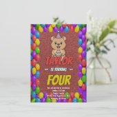 Cute Capybara Geslacht bekendmaken Uitnodiging (Staand voorkant)