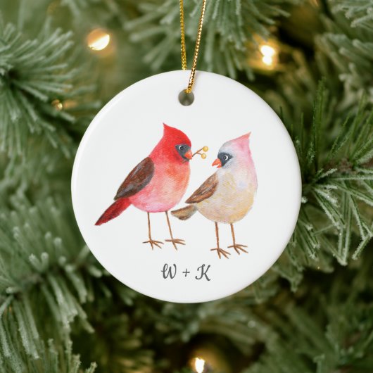Cute Cardinal Giving Gifts Couple Custom Christmas Keramisch Ornament (Boom)