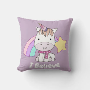 Cute Cartoon Baby Unicorn en Rainbow Paars Kussen