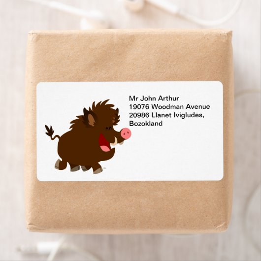 Cute Cartoon die Wild Boar Verzendlabel geeft (Insitu)