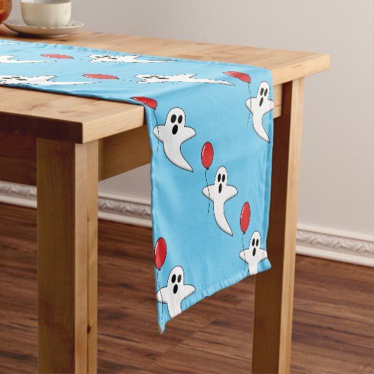 Cute Cartoon Ghost with Red Balloon Pattern Korte Tafelloper (Voorbeeld)