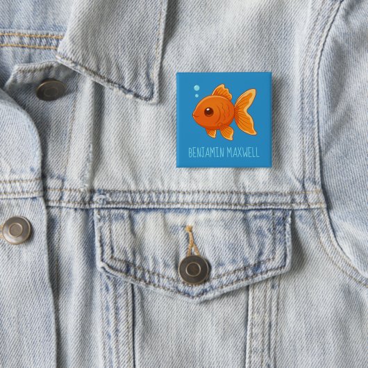 Cute Cartoon Goldfish on Blue Custom Name Vierkante Button 5,1 Cm (In situ)