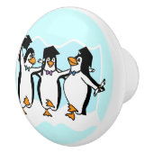 Cute Cartoon Graduing Penguins Keramische Knop (Rechts)