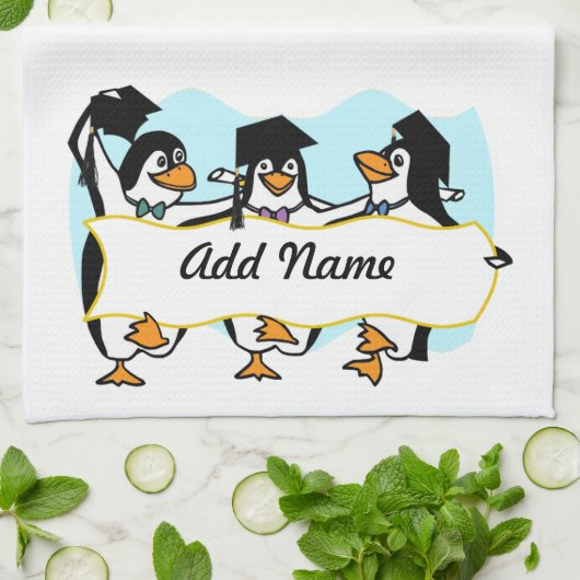 Cute Cartoon Graduing Penguins w/Banner Theedoek (Gevouwen)
