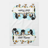 Cute Cartoon Graduing Penguins w/Banner Theedoek (Verticaal)