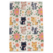 Cute Cartoon Jungle Cats and Flowers Medium Cadeauzakje (Achterkant)