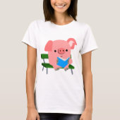Cute Cartoon Pig Reading op een bank T-Shirt (Voorkant)