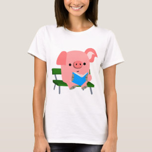 Cute Cartoon Pig Reading op een bank T-Shirt