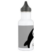 Cute cartoon pinguin met grijze achtergrond waterfles  (Links)