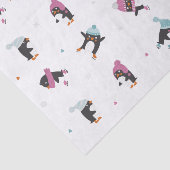 Cute cartoon pinguins met hart en sneeuwvlokken tissuepapier (Detail)