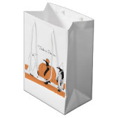 Cute Cartoon Pumpkin Penguin Funny Halloween Medium Cadeauzakje (Voorkant Gekanteld)