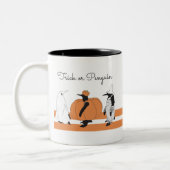 Cute Cartoon Pumpkin Penguin Funny Halloween Tweekleurige Koffiemok (Links)