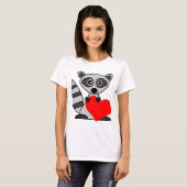 Cute Cartoon Raccoon Holding Heart T-shirt (Voorkant volledig)
