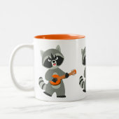 Cute Cartoon Raccoon Plays Banjo Tweekleurige Koffiemok (Links)