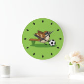 Cute Cartoon Sparrow Pplay Soccer Grote Klok (Huis)