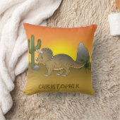 Cute Cartoon Triceratops dinosaur in Sunset Desert Kussen (Deken)