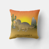 Cute Cartoon Triceratops dinosaur in Sunset Desert Kussen (Achterkant)