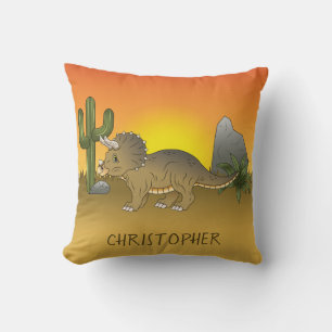 Cute Cartoon Triceratops dinosaur in Sunset Desert Kussen