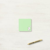 Cute Cat and Heart on Light Green Post-it® Notes (Op bureau)
