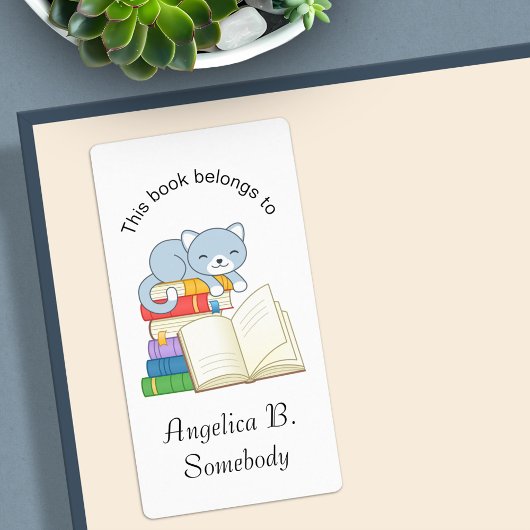 Cute Cat bovenop een boekenstapel - Bladplaat Etiket