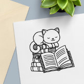 Cute Cat bovenop Stack of Books Zelfinktende Stempel