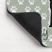 Cute Cat Chasing a vlinder Pattern Monogram Muismat (Hoek)