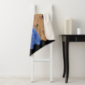 Cute Cat en Lady Red Inner Tubes in Ocean Dolphin Sherpa Deken (In situ)