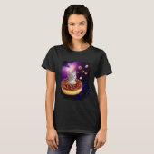 Cute Cat Inside Donut in Space Boys Girl Kitty in T-shirt (Voorkant volledig)