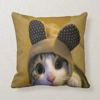 Cute Cat met Big Eyes in een geperst dierenbed Kussen