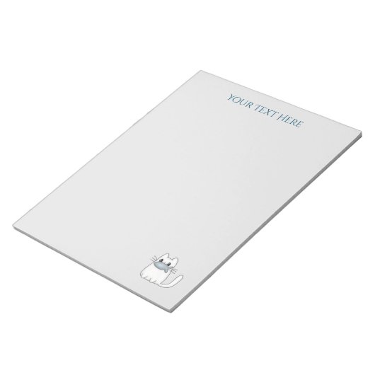 Cute Cat met Prize Fish Notitieblok (Schuin)