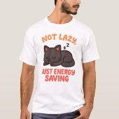 Cute Cat "Not Lazy, Just Energy Saving" Design T-shirt (Voorkant)