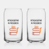 Cute Cat on Books "Introvert in Progress" Blikvorm Glas (Voorkant)