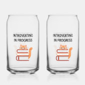 Cute Cat on Books "Introvert in Progress" Blikvorm Glas (Achterkant)