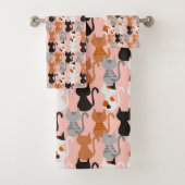 Cute Cat Pattern on Blush Pink Bad Handdoek (Insitu)