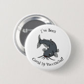 Cute catfish cartoon illustration ronde button 5,7 cm (Voorkant /achterkant)