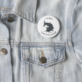 Cute catfish cartoon illustration ronde button 5,7 cm (In situ)