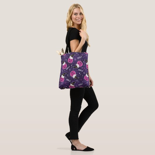 Cute Cats and Pumpkins Halloween Pattern Tote Bag (Op model)