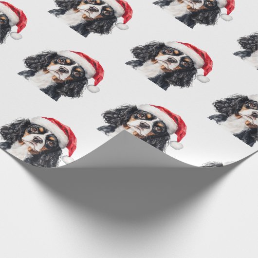 Cute Cavalier King Charles Spaniel with Santa Hat  Cadeaupapier (Hoek)