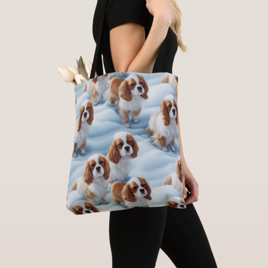 Cute cavalier spaniels Enchanted Winter Snow Tote Bag (Dichtbij)